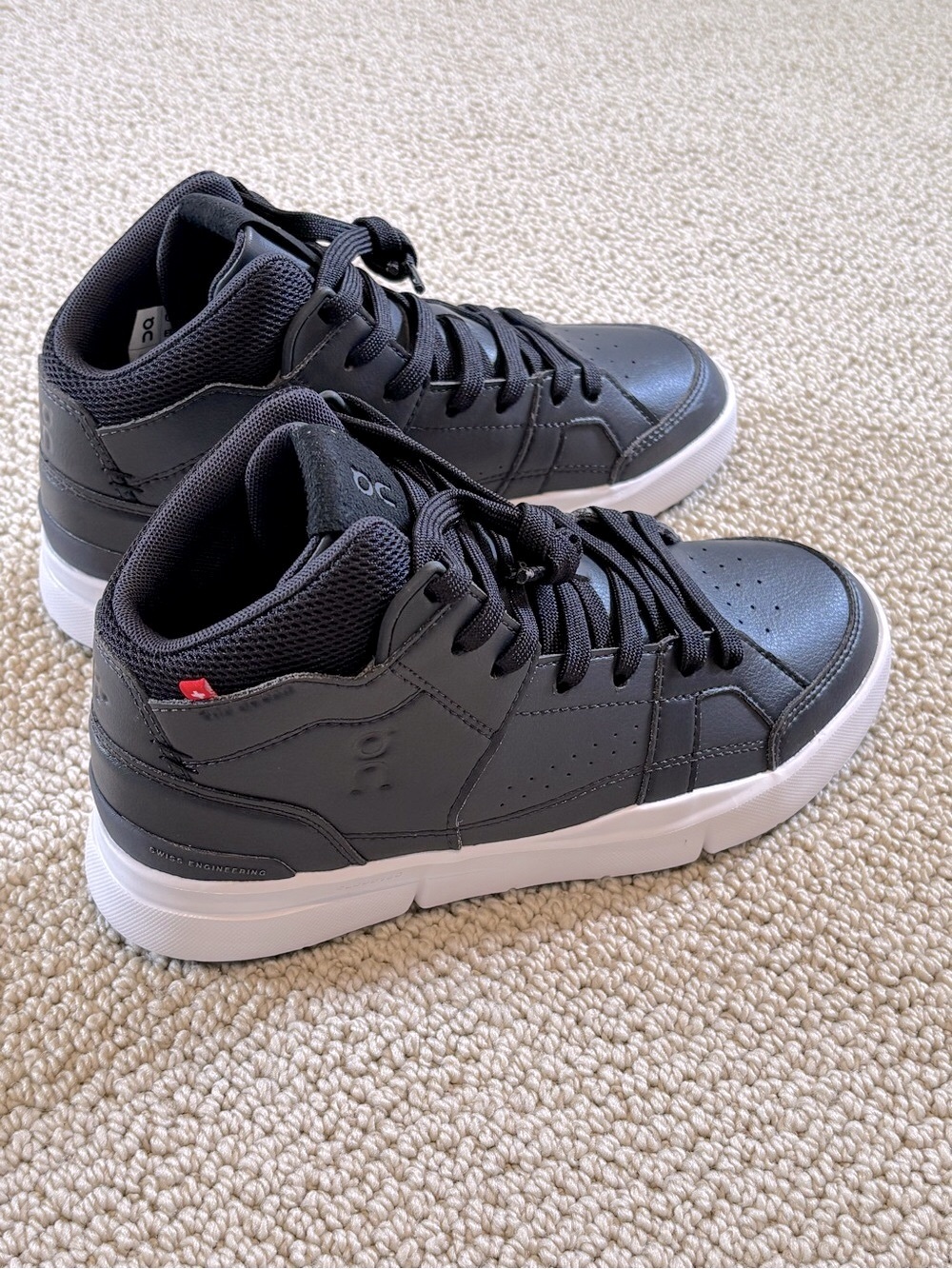 New On Running Running The Roger Clubhouse Black Mid-Top Sneakers